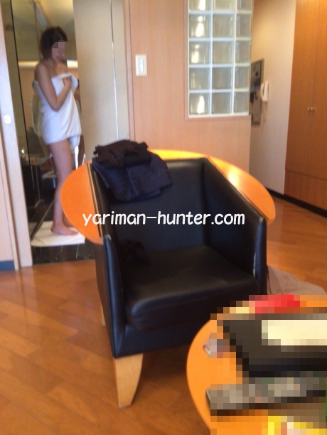 シャワーを浴びる彼女